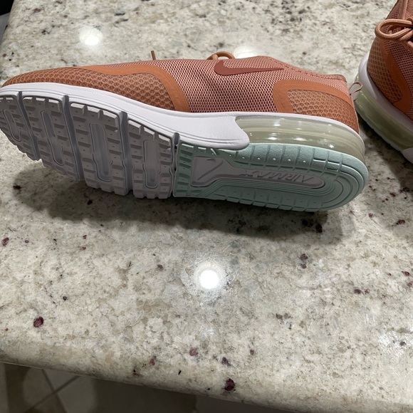 Nike new air max size 7 1/2 for women. - Picture 9 of 9
